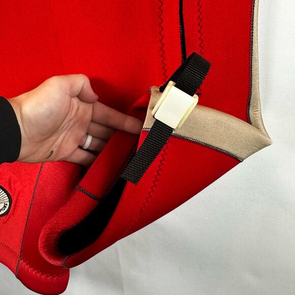 Vintage Mens Red Ski Warm The Wetsuit of Champions Short Sleeve and Shorts - Picture 5 of 10